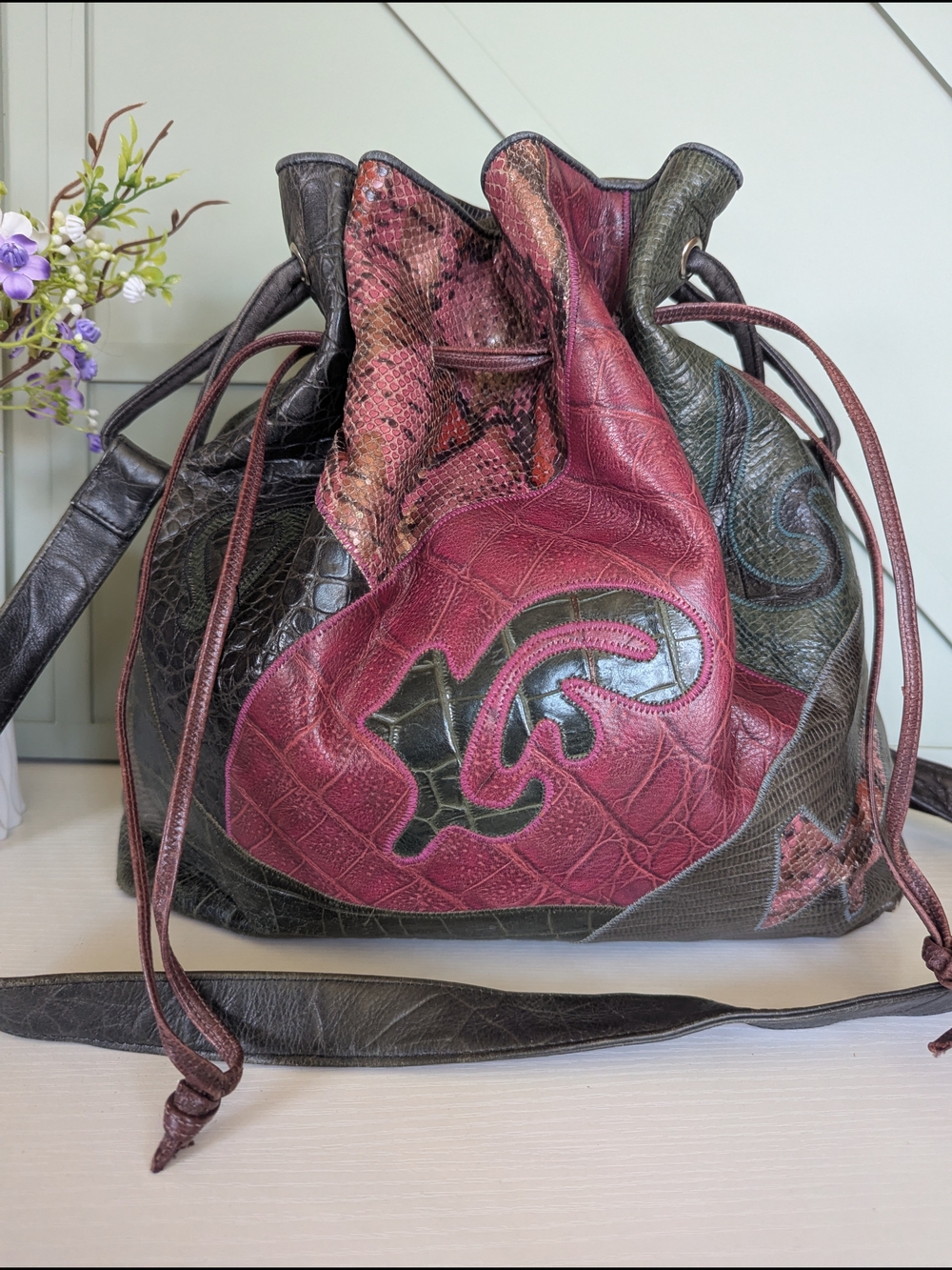 Vintage 1980s Sharif bucket bag. It features a distinctive multicolored patchwo - Picture 2 of 14